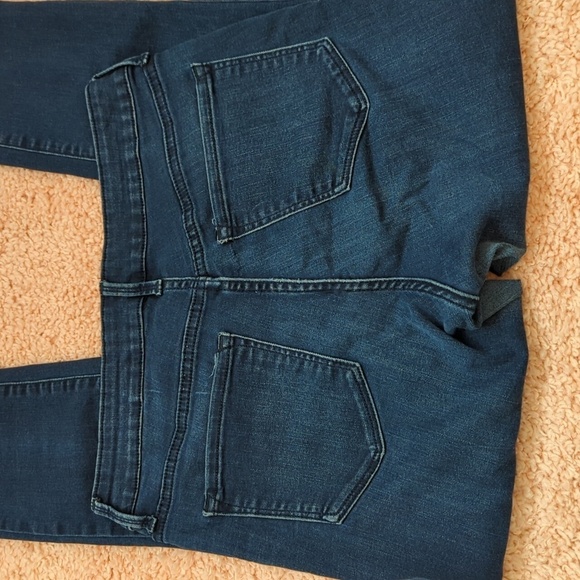 Old Navy Dark Wash Mid-Rise Ankle Crop Jeans - Picture 4 of 5